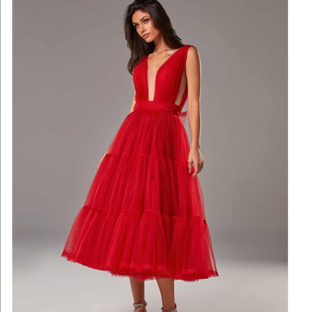 Beautiful Mills Dress! Only worn once for 2 hrs. Stored in a smoke free home!